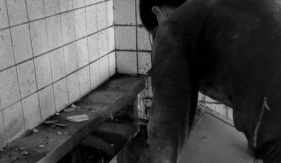 内装リフォームや店舗、オフィスの退去などに伴う解体工事に対応しております。